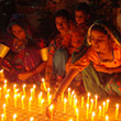  Activists light candles to mark the International Women's Day in Hyderabad, Pakistan © EPA/NADEEM KHAWER